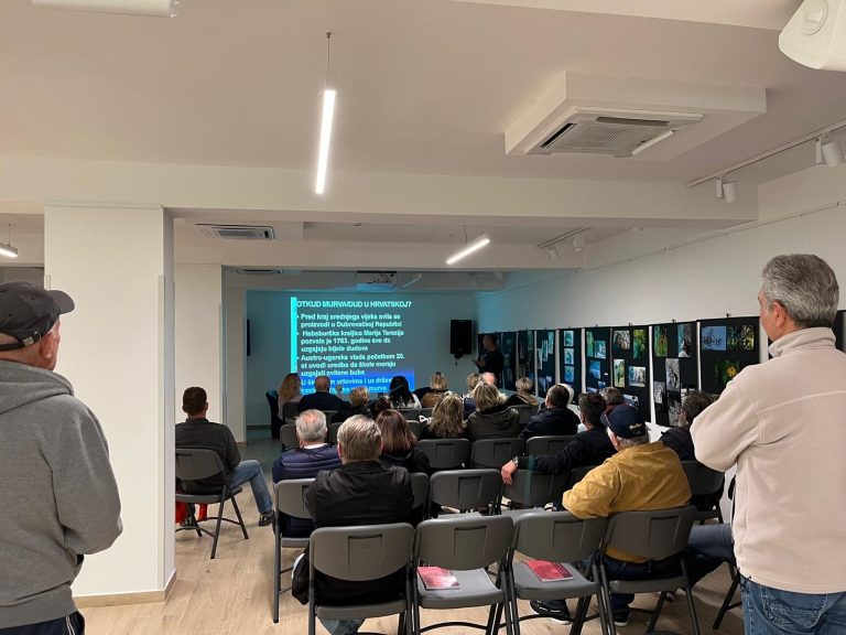 Predstavljena knjiga “Na putu svile” putopisca Jasena Boka