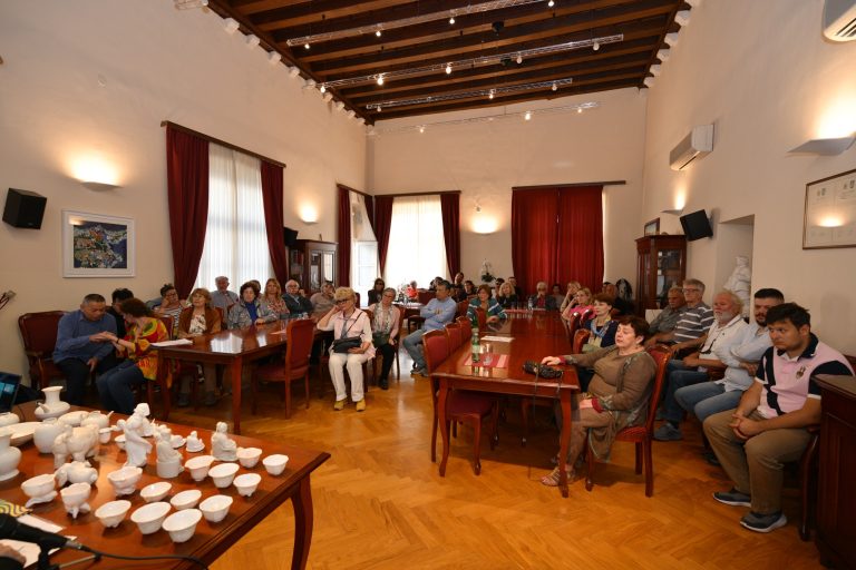 Održan međunarodni znanstveni skup 𝑰𝒔𝒕𝒐𝒌 𝒔𝒖𝒔𝒓𝒆𝒄́𝒆 𝒁𝒂𝒑𝒂𝒅